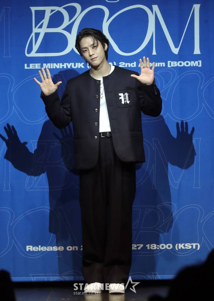 비투비 이민혁이 27일 오후 서울 용산구 한남동 블루스퀘어에서 열린 두 번째 정규앨범 'BOOM' 발매기념 쇼케이스에 참석해 포즈를 취하고 있다. 이민혁의 이번 앨범 타이틀곡 'BOOM'은 웡크 트랩 스타일의 강렬한 비트가 인상적이며 낯섦에서 오는 새로운 설렘을 담아낸 곡이다. 2022.06.27 /사진=김창현 기자 chmt@