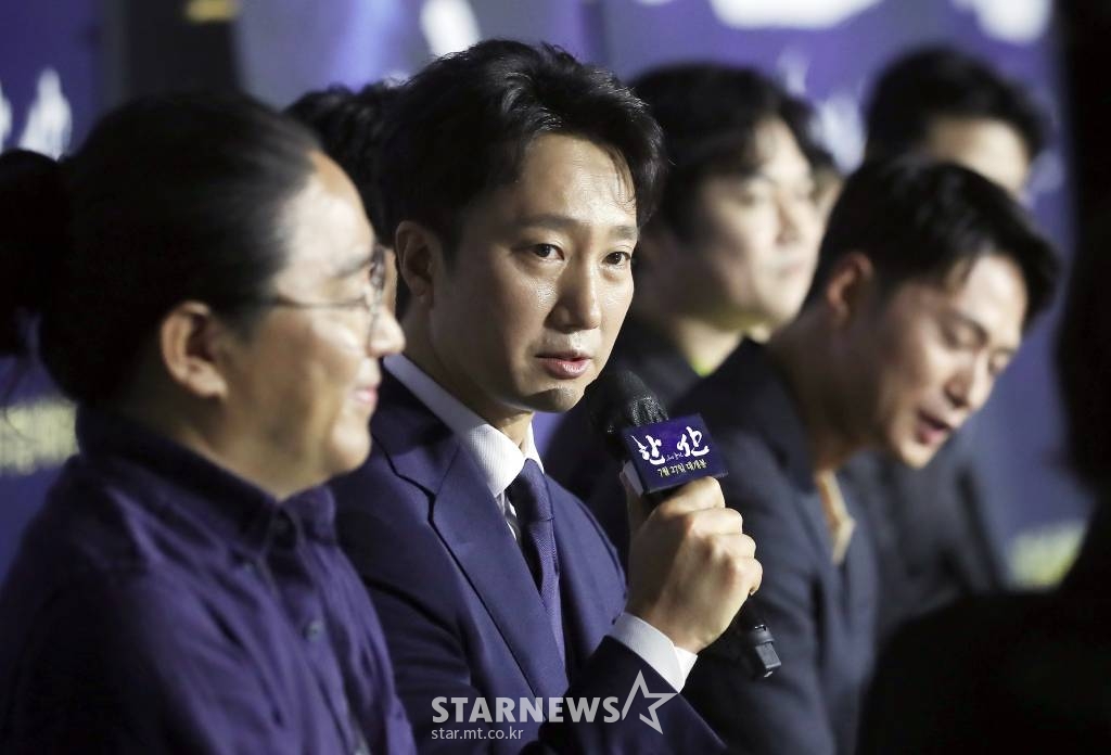 배우 박해일이 28일 오전 서울 광진구 롯데시네마 건대입구점에서 진행된 영화 '한산:용의 출현' 제작보고회에서 질의에 답하고 있다. '한산:용의 출현'은 명량해전 5년 전, 진군 중인 왜군을 상대로 조선을 지키기 위해 필사의 전략과 패기로 뭉친 이순신 장군과 조선 수군의 '한산해전'을 그린 전쟁 액션 대작. 김한민 감독이 역대 최고 흥행 기록을 세운 '명량' 이후 내놓은 이순신 3부작 중 두 번째 작품이다. / 2022.06.28 /사진=김창현 기자 chmt@