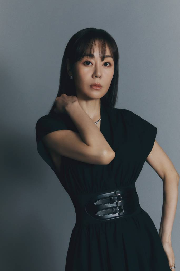 넷플릭스 오리지널 드라마 '종이의 집' 배우 김윤진이 28일 오전 진행된 화상 인터뷰를 위해 포즈를 취하고 있다. '종이의 집'은 통일을 앞둔 한반도를 배경으로 천재적 전략가와 각기 다른 개성 및 능력을 지닌 강도들이 기상천외한 변수에 맞서며 벌이는 사상 초유의 인질 강도극을 그린 넷플릭스 드라마다. /사진제공=넷플릭스 2022.06.28 /사진=이동훈 기자 photoguy@