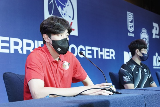 동아시아 농구 슈퍼리그(EASL) 인터뷰에 응하는 SK 허일영. /사진=KBL 제공
