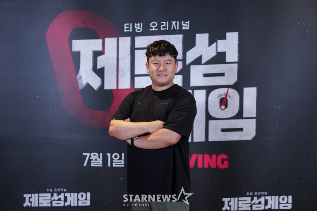 고동완 PD가 29일 오후 온라인 생중계로 진행된 티빙 오리지널 '제로섬게임' 제작발표회에 참석해 포즈를 취하고 있다. 거액의 상금을 사수하기 위해 몸무게를 두고 펼쳐지는 서바이벌 심리 게임 예능 '제로섬게임'은 7월 1일 첫 방송된다. /사진제공=티빙 2022.06.29 /사진=이동훈 기자 photoguy@