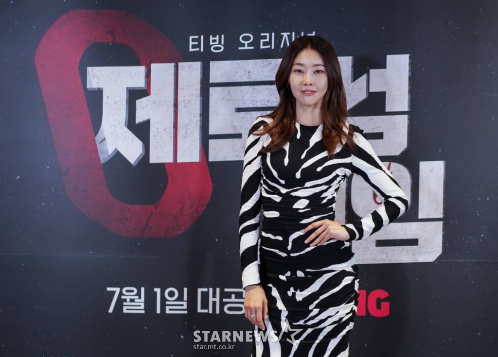 방송인 한혜진이 29일 오후 온라인 생중계로 진행된 티빙 오리지널 '제로섬게임' 제작발표회에 참석해 포즈를 취하고 있다. 거액의 상금을 사수하기 위해 몸무게를 두고 펼쳐지는 서바이벌 심리 게임 예능 '제로섬게임'은 7월 1일 첫 방송된다. /사진제공=티빙 2022.06.29 /사진=이동훈 기자 photoguy@