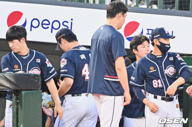지난달 30일 사직 롯데전에서 두산 더그아웃 모습. /사진=OSEN