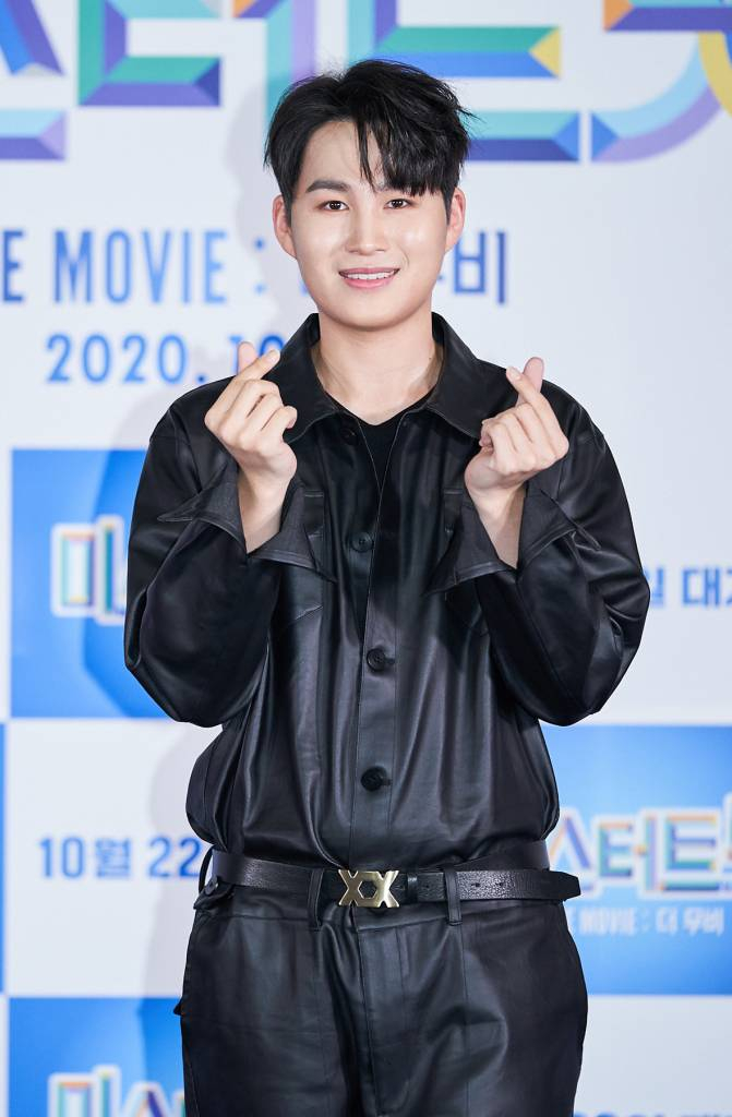 가수 김희재가 19일 오후 온라인 생중계로 진행된 '미스터트롯 : 더무비' 제작보고회에 참석해 포즈를 취하고 있다. /사진제공=모비 /사진=이동훈 기자 photoguy@