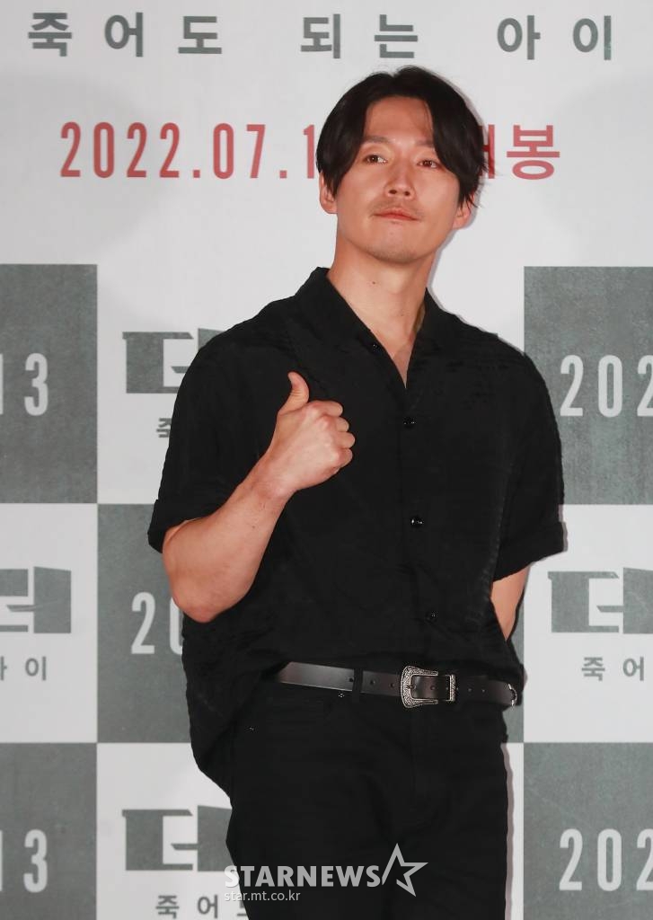 배우 장혁이 4일 오후 서울 CGV용산아이파크몰에서 진행된 영화 '더 킬러 : 죽어도 되는 아이'(감독 최재훈) 언론시사회에 참석해 포즈를 취하고 있다. 호화로운 은퇴 생활을 즐기던 업계 최강 킬러 의강이 자신을 건드린 놈들을 끝까지 쫓아 응징하는 스트레이트 액션 영화 ‘더 킬러’는 오는 13일 개봉된다. /2022.07.04 /사진=이동훈 기자 photoguy@