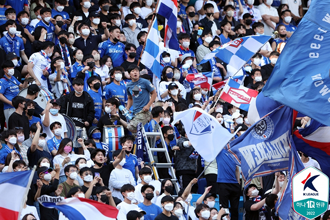 프로축구 수원삼성 팬들./사진=한국프로축구연맹