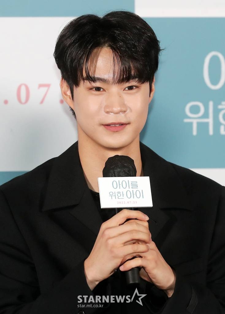 배우 현우석이 12일 오후 서울 광진구 롯데시네마 건대입구점에서 열린 영화 '아이를 위한 아이' 언론시사회에 참석해 인사말을 하고 있다.  '아이를 위한 아이'는 보육원 퇴소를 앞둔 도윤(현우석 분) 앞에 15년 만에 아버지가 나타나며 벌어지는 성장 영화다. 오는 21일 개봉. 2022.07.12 /사진=김창현 기자 chmt@