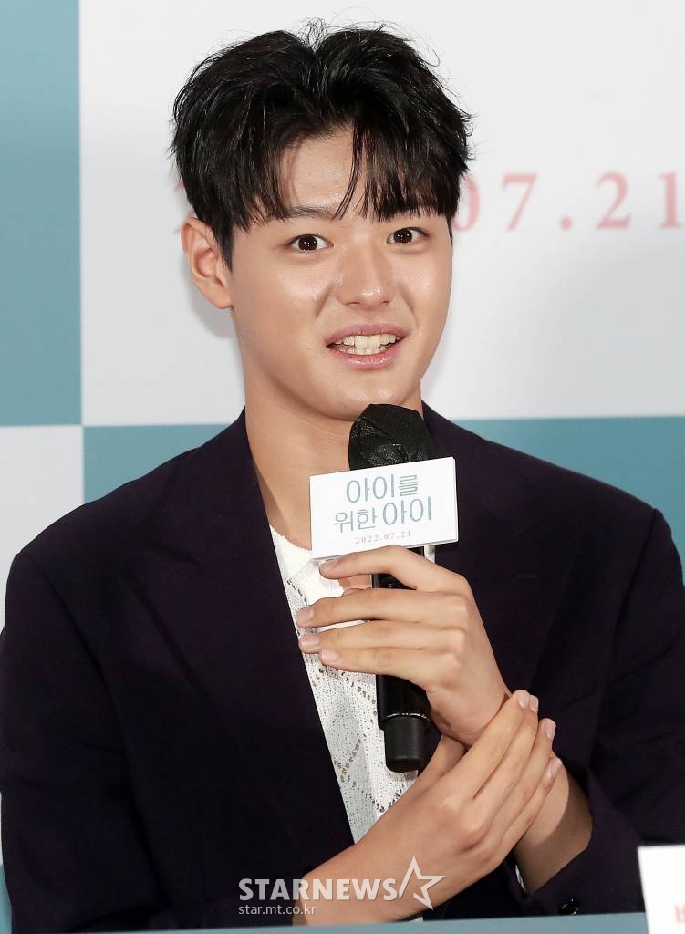 배우 박상훈이 12일 오후 서울 광진구 롯데시네마 건대입구점에서 열린 영화 '아이를 위한 아이' 언론시사회에 참석해 인사말을 하고 있다.  '아이를 위한 아이'는 보육원 퇴소를 앞둔 도윤(현우석 분) 앞에 15년 만에 아버지가 나타나며 벌어지는 성장 영화다. 오는 21일 개봉. 2022.07.12 /사진=김창현 기자 chmt@