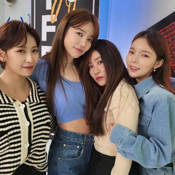WSG워너비의 오아시소 팀의 코타, 윤은혜, 조현아, 박진주/사진=전현무 인스타그램