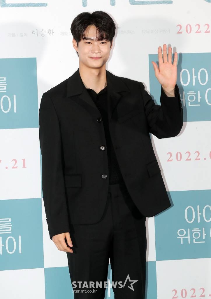 배우 현우석이 12일 오후 서울 광진구 롯데시네마 건대입구점에서 열린 영화 '아이를 위한 아이' 언론시사회에 참석해 포즈를 취하고 있다.  '아이를 위한 아이'는 보육원 퇴소를 앞둔 도윤(현우석 분) 앞에 15년 만에 아버지가 나타나며 벌어지는 성장 영화다. 오는 21일 개봉. 2022.07.12 /사진=김창현 기자 chmt@