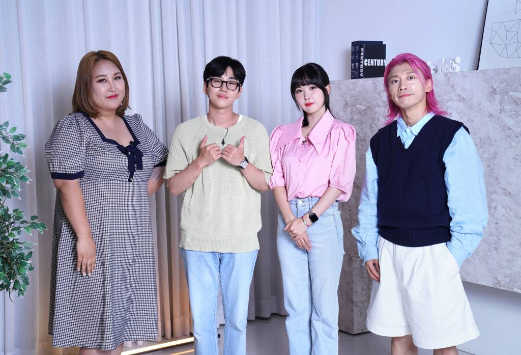 풍자, 딘딘, 조현영, 곽윤기가 15일 오전 온라인 생중계로 진행된 채널S 새 예능 '나대지마 심장아' 제작발표회에서 포즈를 취하고 있다. /사진제공=채널S 2022.07.15 /사진=이동훈 기자 photoguy@