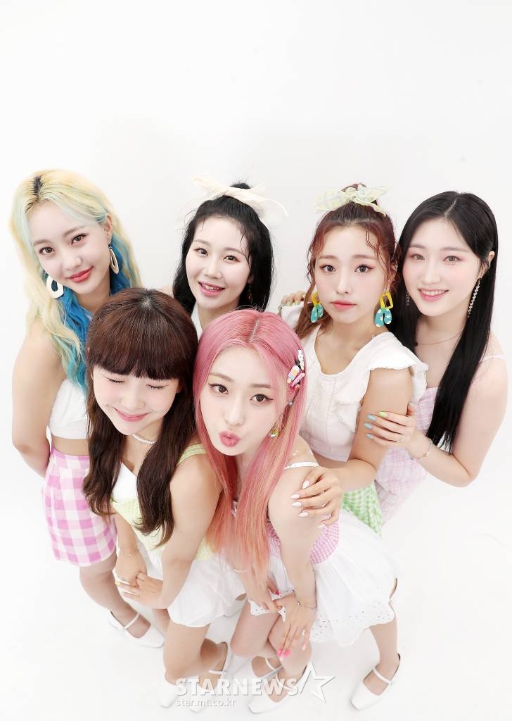 걸그룹 하이엘이 13일 오후 서울 종로구 서린동 스타뉴스 사옥에서 진행된 인터뷰에 앞서 포즈를 취하고 있다. 하이엘은 오는 14일 정오 새 싱글 'Summer Ride' 발매하고 활동에 나선다. 2022.07.13 /사진=김창현 기자 chmt@