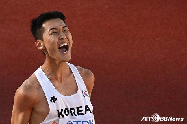 우상혁이 19일 2022 세계육상선수권대회 남자 높이뛰기에서 성공한 뒤 포효하고 있다. /AFPBBNews=뉴스1