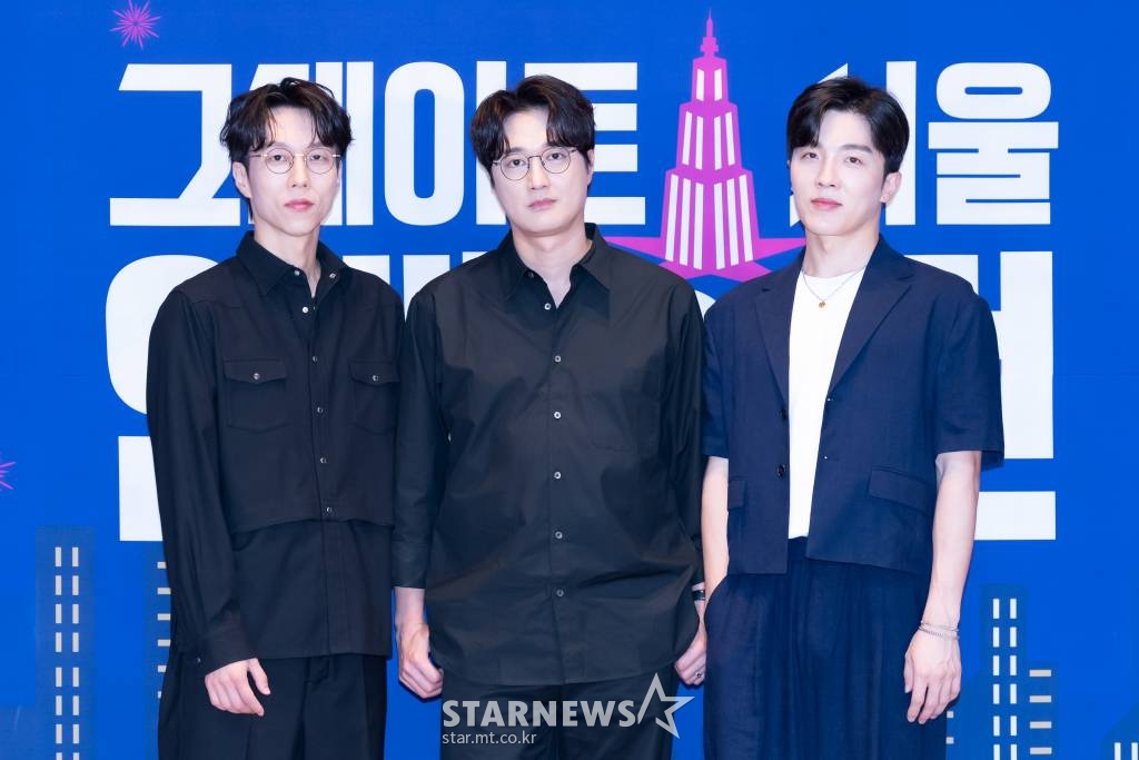 페퍼톤스 신재평, 이장원, 가수 적재가 20일 오전 온라인 생중계로 진행된 엠넷 예능 '그레이트 서울 인베이전' 제작발표회에 참석해 포즈를 취하고 있다. 글로벌 밴드가 되기 위해 THE G TOWER(더 지 타워)에 모인 밴드들의 혹독한 생존게임을 그린 프로그램 '그레이트 서울 인베이전'은 오늘(20일) 첫 방송된다. /사진제공=엠넷 2022.07.20 /사진=이동훈 기자 photoguy@