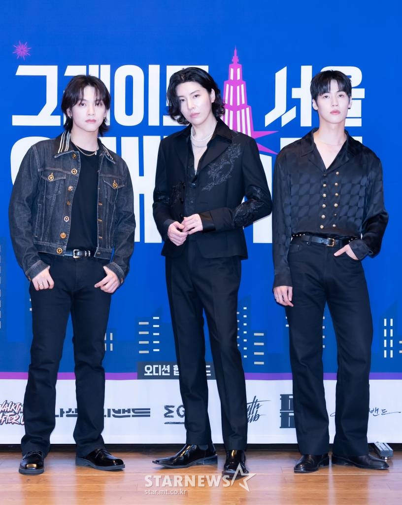 가수 노민우, 엔플라잉이 20일 오전 온라인 생중계로 진행된 엠넷 예능 '그레이트 서울 인베이전' 제작발표회에 참석해 포즈를 취하고 있다. 글로벌 밴드가 되기 위해 THE G TOWER(더 지 타워)에 모인 밴드들의 혹독한 생존게임을 그린 프로그램 '그레이트 서울 인베이전'은 오늘(20일) 첫 방송된다. /사진제공=엠넷 2022.07.20 /사진=이동훈 기자 photoguy@