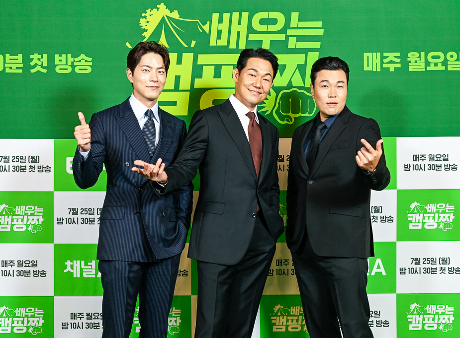 배우 홍종현, 박성웅, 신승환이 25일 오전 온라인으로 진행된 채널A, ENA채널 예능프로그램 '배우는 캠핑짱' 제작발표회에 참석해 포즈를 취하고 있다. '배우는 캠핑짱'은 캠핑장 운영이 처음인 초보 사장님들이 가지각색 특별한 사연을 가진 손님들과 함께 인생을 배우는 캠핑 리얼리티 프로그램이다. 이날 오후 10시 30분 첫 방송. / 사진제공 = ENA채널, 채널A /사진=김창현 기자 chmt@