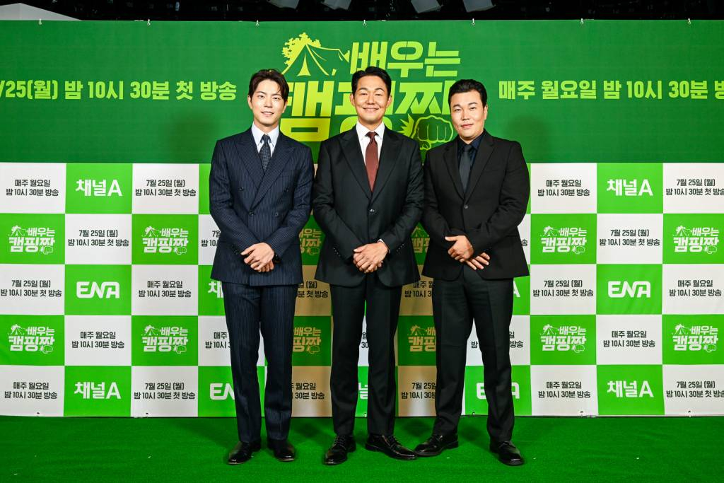 배우 홍종현, 박성웅, 신승환이 25일 오전 온라인으로 진행된 채널A, ENA채널 예능프로그램 '배우는 캠핑짱' 제작발표회에 참석해 포즈를 취하고 있다. '배우는 캠핑짱'은 캠핑장 운영이 처음인 초보 사장님들이 가지각색 특별한 사연을 가진 손님들과 함께 인생을 배우는 캠핑 리얼리티 프로그램이다. 이날 오후 10시 30분 첫 방송. / 사진제공 = ENA채널, 채널A /사진=김창현 기자 chmt@