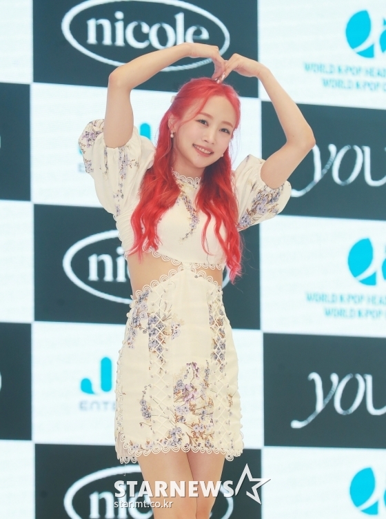 가수 니콜이 26일 오전 서울 중구 크레스트72에서 진행된 새 디지털 싱글 '유에프오'(YOU,F,O) 발매기념 기자간담회에서 포즈를 취하고 있다. /사진=이동훈 기자