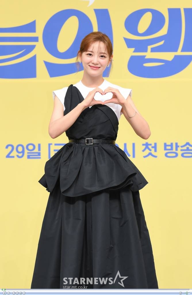 배우 김세정이 26일 온라인으로 진행된 SBS 새 금토드라마 '오늘의 웹툰' 제작발표회에 참석해 포즈를 취하고 있다. '오늘의 웹툰'은 매일 '오늘의 웹툰'을 업로드하기 위한 웹툰 업계의 다이나믹 오피스 라이프, 그 세계에 발을 들인 유도 선수 출신 새내기 웹툰 편집자 온마음의 레벨업 성장기를 그린 드라마다. 오는 29일 첫 방송./ 사진제공 = SBS /사진=김창현 기자 chmt@