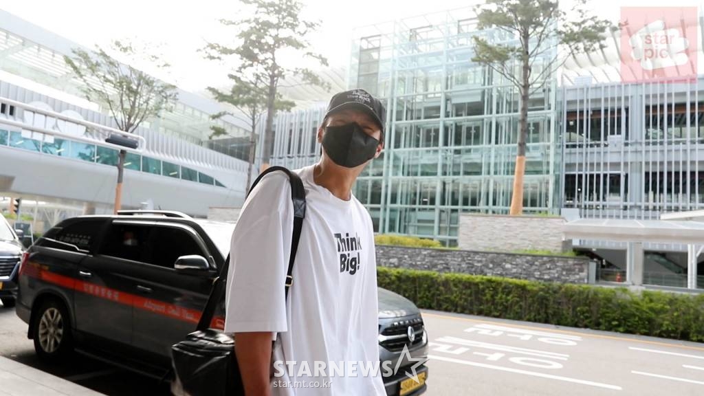배우 현빈이 이탈리아 밀라노 일정을 마치고 28일 오후 인천국제공항을 통해 입국하고 있다. 2022.07.28 /사진=임성균 기자 tjdrbs23@