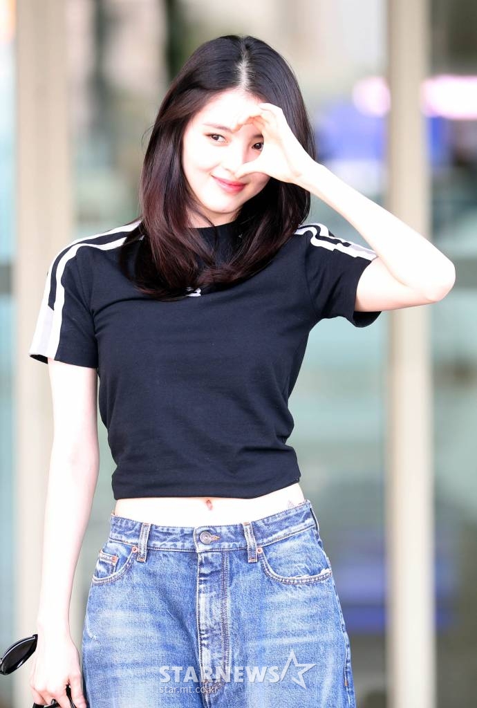 배우 한소희가 발렌시아가 스페셜 프로젝트 일정을 위해 미국 뉴욕으로 18일 오전 인천국제공항을 통해 출국하고 있다. 2022.07.18 /사진=임성균 기자 tjdrbs23@