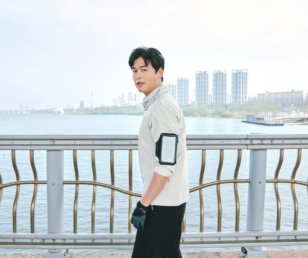 마운티아 메이트M티셔츠의 이장우