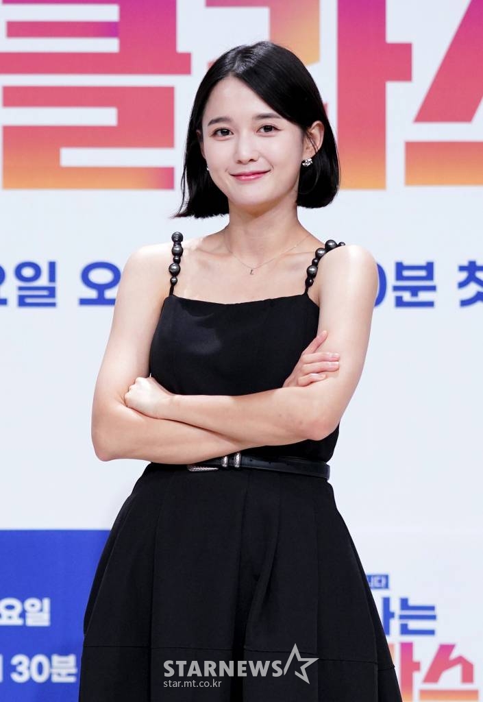 배우 남보라가 5일 오후 온라인 생중계로 진행된 JTBC 새 예능 '차이나는 K-클라스' 제작발표회에 참석해 포즈를 취하고 있다. 음악, 영화, 드라마, 게임 등 세계적으로 주목받고 있는 한국의 대중문화와 그 원류인 한국의 전통문화를 조명하는 프로그램 '차이나는 K-클라스'는 오늘(5일) 첫 방송된다. /사진제공=JTBC 2022.08.05 /사진=이동훈 기자 photoguy@