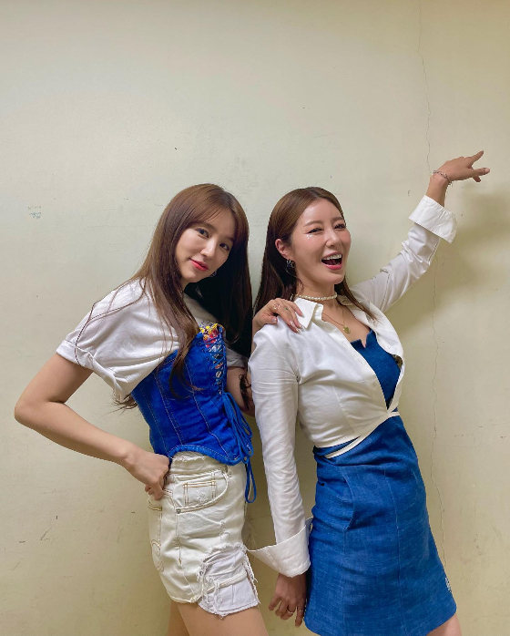 윤은혜, 나비/사진=나비 인스타그램