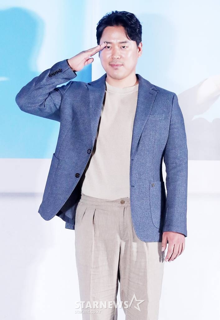 배우 이순원이 10일 오후 서울 용산구 아이파크몰 CGV에서 진행된 영화 '육사오' 언론시사회 및 기자간담회에 참석해 포즈를 취하고 있다. '육사오'는 바람을 타고 군사분계선을 넘어가버린 57억 1등 로또를 둘러싼 남북 군인들간의 코믹 접선극이다. 오는 24일 개봉. 2022.08.10 /사진=김창현 기자 chmt@