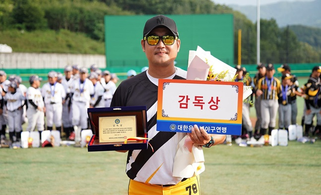 감독상을 받은 권오현 경기 남양주야놀유소년야구단 감독. /사진=대한유소년야구연맹