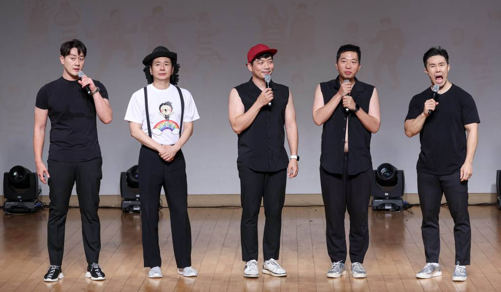 코미디언 김원효, 박성호, 김재욱, 정범균, 이종훈이 20일 오후 부산 영화의 전당에서 진행된 부산국제코미디페스티벌 '쇼그맨' 공연에서 열연하고 있다. /사진제공=부산국제코미디페스티벌 2022.08.20 /사진=이동훈 기자 photoguy@