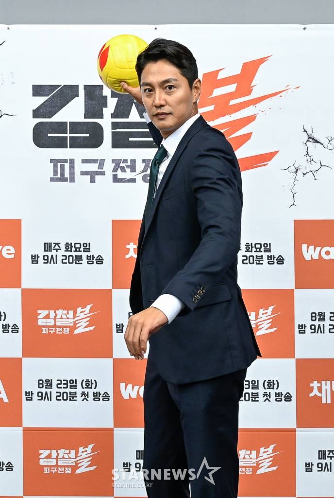 방송인 최현호가 23일 오전 온라인으로 진행된 채널A 새 예능 '강철볼-피구전쟁'(이하 '강철볼') 제작발표회에 참석해 포즈를 취하고 있다.  '강철부대' 시즌 1, 2에 출연한 부대원 26명이 방송 최초로 피구에 도전하는 모습을 생생하게 담아내는 스포츠 예능이다. / 사진제공 = 채널A /사진=김창현 기자 chmt@