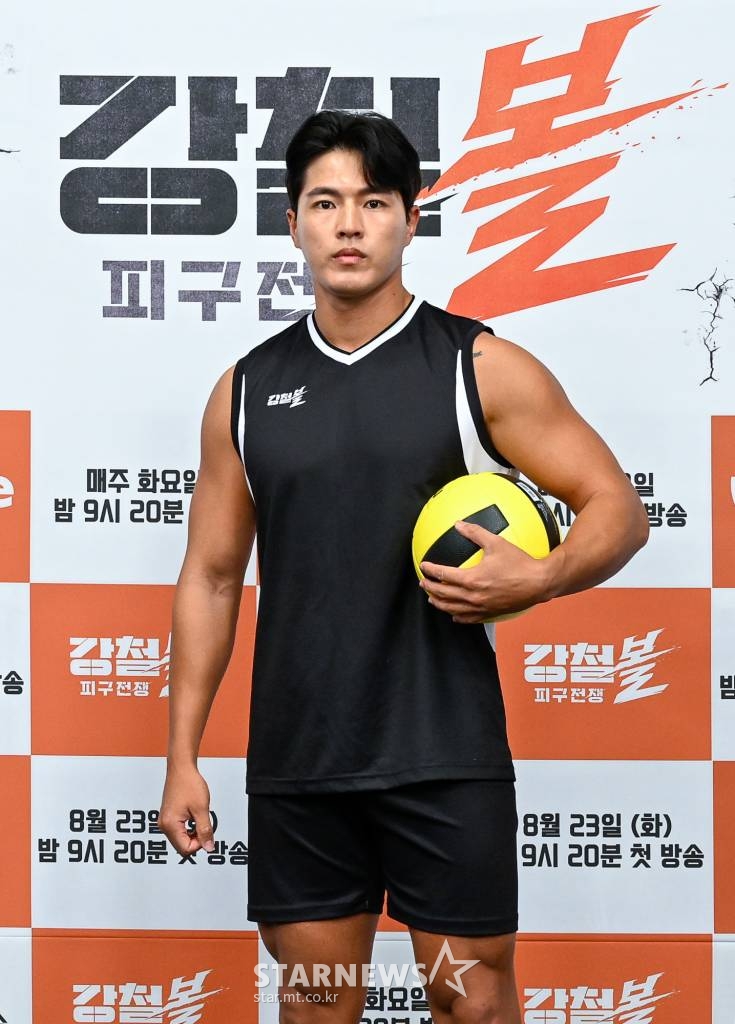 방송인 이주용이 23일 오전 온라인으로 진행된 채널A 새 예능 '강철볼-피구전쟁'(이하 '강철볼') 제작발표회에 참석해 포즈를 취하고 있다.  '강철부대' 시즌 1, 2에 출연한 부대원 26명이 방송 최초로 피구에 도전하는 모습을 생생하게 담아내는 스포츠 예능이다. / 사진제공 = 채널A /사진=김창현 기자 chmt@