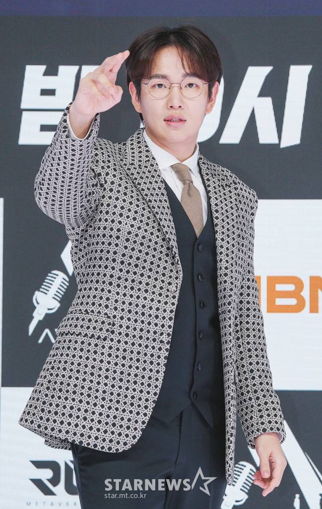 방송인 장성규가 25일 오전 경기도 하남 브이에이 스튜디오에서 열린 MBN 뮤직 서바이벌 '아바타싱어' 제작발표회에 참석해 포즈를취하고 있다. 국내 첫 메타버스 뮤직 서바이벌 '아바타싱어'는 아바타에 로그인한 초특급 뮤지션들의 환상적인 퍼포먼스를 경험할 수 있는 국내 첫 메타버스 뮤직 서바이벌로 오는 26일 첫 방송된다. / 사진제공 = MBN /사진=김창현 기자 chmt@
