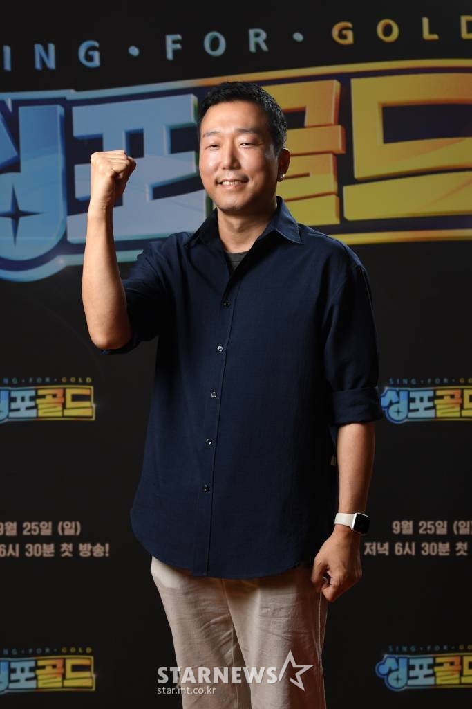 박성훈 CP가 25일 오후 진행된 SBS '싱포골드 프롤로그' 제작설명회에 앞서 포즈를 취하고 있다. '싱포골드'는 세계적인 프로듀서 JYP 박진영과 각 분야 최고의 전문가들이 조력자가 되어 흥 많고 개성 넘치는 '퍼포먼스 합창단'을 발굴하는 국내 최초 퍼포먼스 K-합창 배틀이다. /사진제공=SBS 2022.08.25 /사진=이동훈 기자 photoguy@