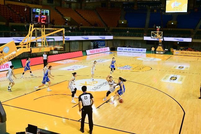 28일 여자농구 2022 KB국민은행 박신자컵 서머리그 우리은행-대학선발 경기 모습. /사진=WKBL