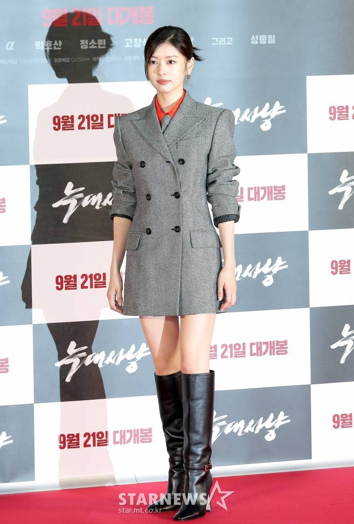 배우 정소민이 29일 오전 서울 용산구 아이파크몰 CGV에서 열린 영화 '늑대사냥' 제작보고회에 참석해 포즈를 취하고 있다. '늑대사냥'은 극악무도한 범죄자들을 태평양에서 한국까지 이송해야 하는 상황 속, 지금껏 보지 못한 극한 상황에 처하게 되는 하드보일드 서바이벌 액션. 오는 9월 21일 개봉. 2022.08.29 /사진=김창현 기자 chmt@