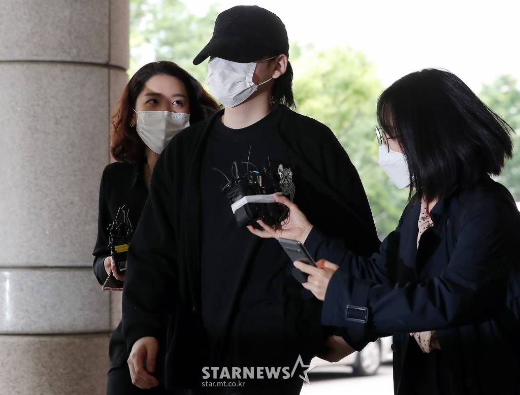 음주운전 사고를 내고 운전자를 바꿔치기 한 혐의로 재판에 넘겨진 미래통합당 장제원 의원 아들 래퍼 노엘(본명 장용준)이 2일 오전 서울 마포구 공덕동 서부지방법원에서 열리는 선고 공판에 출석하고 있다. /사진=김창현 기자 chmt@