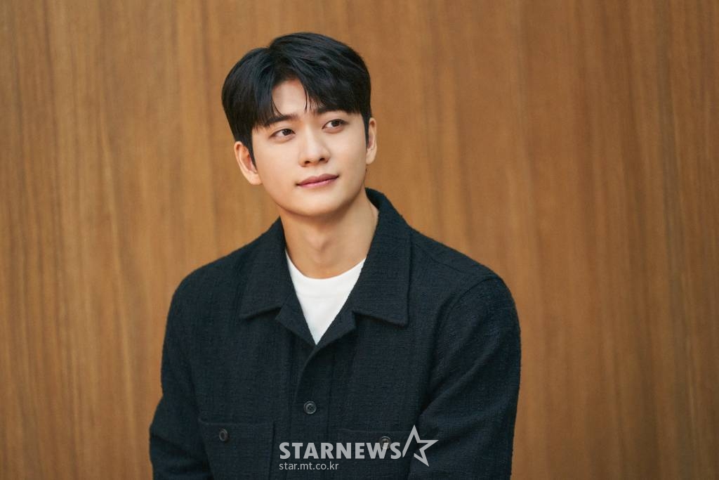 ENA 드라마 '이상한 변호사 우영우'의 배우 강태오가 인터뷰를 위해 포즈를 취하고 있다. /사진제공=맨오브크리에이션 2022.08.22 /사진=이동훈 기자 photoguy@