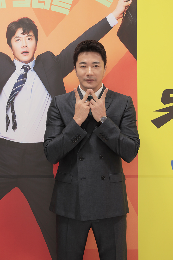 배우 권상우가 2일 오후 온라인 생중계로 진행된 웨이브 오리지널 '위기의 X' 제작발표회에 참석해 포즈를 취하고 있다. 희망퇴직-주식떡락-집값폭등까지 인생 최대 하락장을 맞은 위기의 'a저씨'가 반등을 위해 영끌하는 현실 격공 코미디 '위기의 X'는 오늘(2일) 공개된다. /사진제공=웨이브 2022.09.02 /사진=이동훈 기자 photoguy@