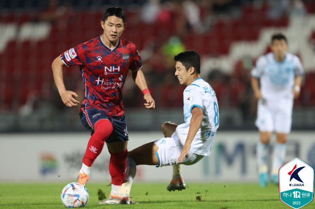 성남FC 연제운(왼쪽). /사진=한국프로축구연맹