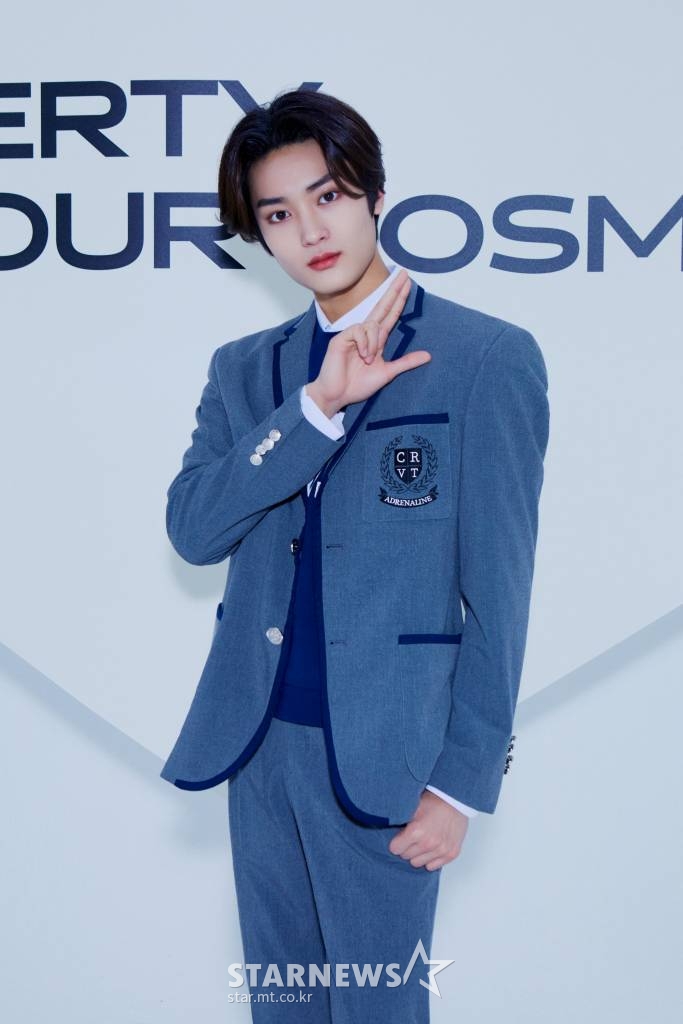 그룹 크래비티(CRAVITY) 태영이 22일 오후 온라인 생중계로 진행된 정규앨범 파트 2 'LIBERTY: IN OUR COSMOS'(리버티: 인 아워 코스모스) 발매기념 기자간담회에 앞서 포즈를 취하고 있다. 이번 앨범에는 타이틀곡 'Adrenaline'(아드레날린)을 비롯해 'POW!'(파우!), 'BOPPIN'(밥핀), 'Chandelier'(샹들리에), 'FLIP THE FRAME(플립 더 프레임)'이 수록됐다. /사진제공=스타쉽엔터테인먼트 2022.03.22 /사진=이동훈 기자 photoguy@