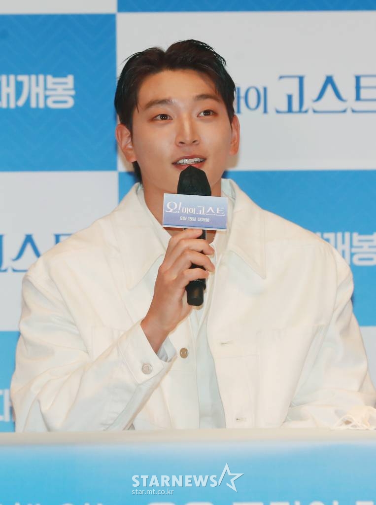 배우 정진운이 7일 오후 서울 롯데시네마 건대입구점에서 진행된 영화 '오! 마이 고스트'(감독 홍태선) 언론시사회에 참석해 질문에 답하고 있다. 귀신을 보는 스팩의 신입 FD 태민과 갈 곳 없는 붙박이 귀신 콩이가 스튜디오 사수를 위해 미스터리한 사건에 맞서 벌이는 코미디 영화 '오! 마이 고스트'는 오는 15일 개봉 예정이다. /2022.09.07 /사진=이동훈 기자 photoguy@