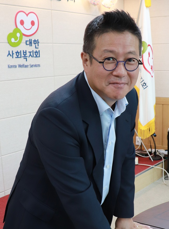 취약계층 아동의 행복한 명절나기 후원한 유민석 대표. /사진=대한사회복지회