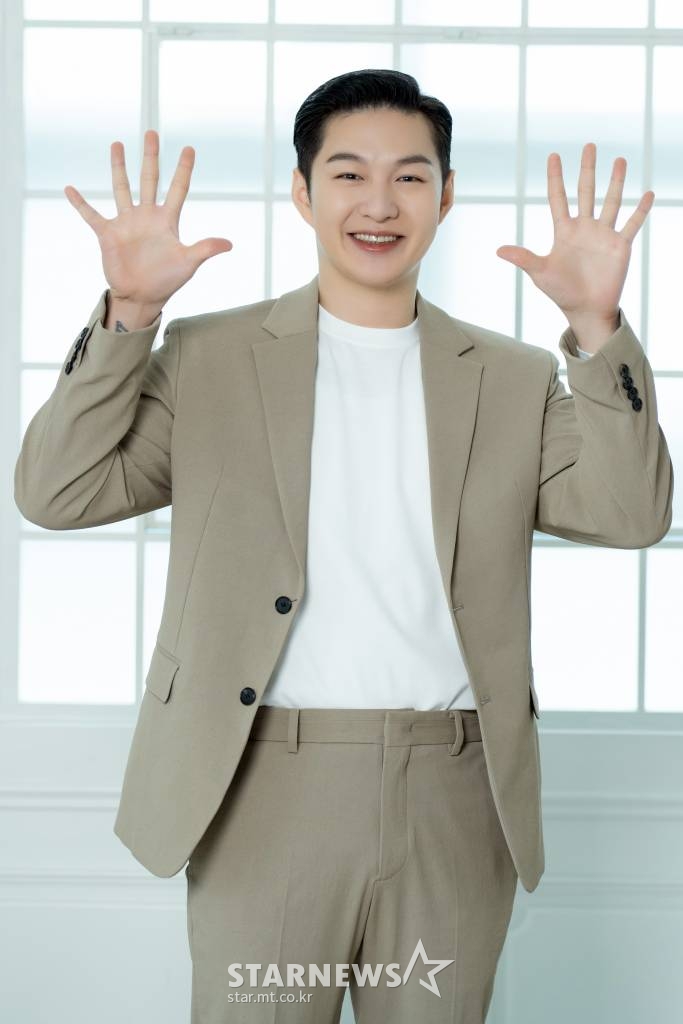 그룹 비투비(BOOTB) 이창섭이 21일 오후 온라인으로 진행된 정규 3집 'Be Together'발매 기념 온라인 기자간담회에 참석해 포즈를 취하고 있다. 2022.02.21 <사진=큐브엔터테이먼트> /사진=임성균 기자 tjdrbs23@