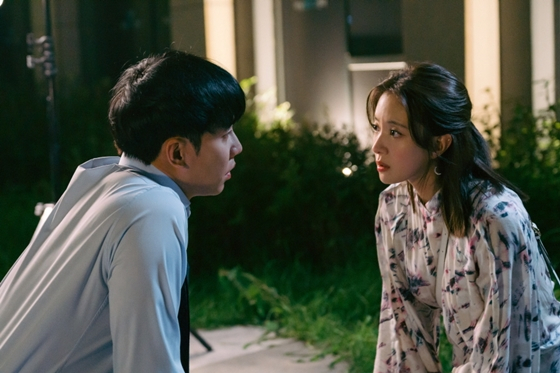 KBS 2TV 월화드라마 '법대로 사랑하라'의 이승기, 이세영./사진=KBS 2TV 월화드라마 '법대로 사랑하라'