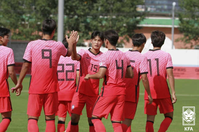이영준의 득점 이후 환호하고 있는 대한민국 U-19 대표팀 선수들. /사진=대한축구협회