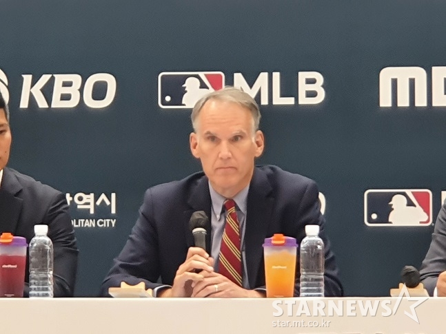 짐 스몰 메이저리그(MLB) 수석부사장이 19일 부산광역시청에서 열린 2022 MLB 월드 투어 공식 기자회견에 참석했다. /사진=양정웅 기자