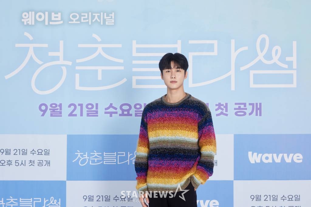배우 서지훈이 20일 오전 온라인으로 진행된 웨이브 오리지널 드라마 '청춘블라썸' 제작발표회에 참석해 포즈를 취하고 있다. 동명의 인기 웹툰을 원작으로 하는 '청춘블라썸'은 저마다의 비밀을 간직한 열여덟들의 달콤 쌉싸름한 투톤 로맨스다. 오는 21일 오후 5시 공개. / 사진제공 = 웨이브 /사진=김창현 기자 chmt@