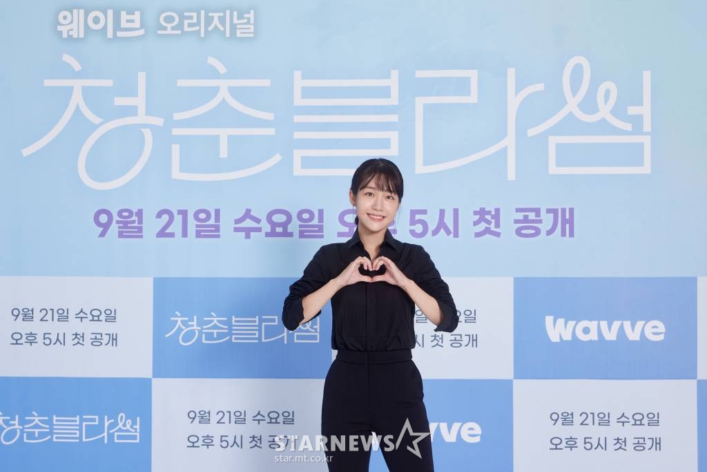 배우 소주연이 20일 오전 온라인으로 진행된 웨이브 오리지널 드라마 '청춘블라썸' 제작발표회에 참석해 포즈를 취하고 있다. 동명의 인기 웹툰을 원작으로 하는 '청춘블라썸'은 저마다의 비밀을 간직한 열여덟들의 달콤 쌉싸름한 투톤 로맨스다. 오는 21일 오후 5시 공개. / 사진제공 = 웨이브 /사진=김창현 기자 chmt@